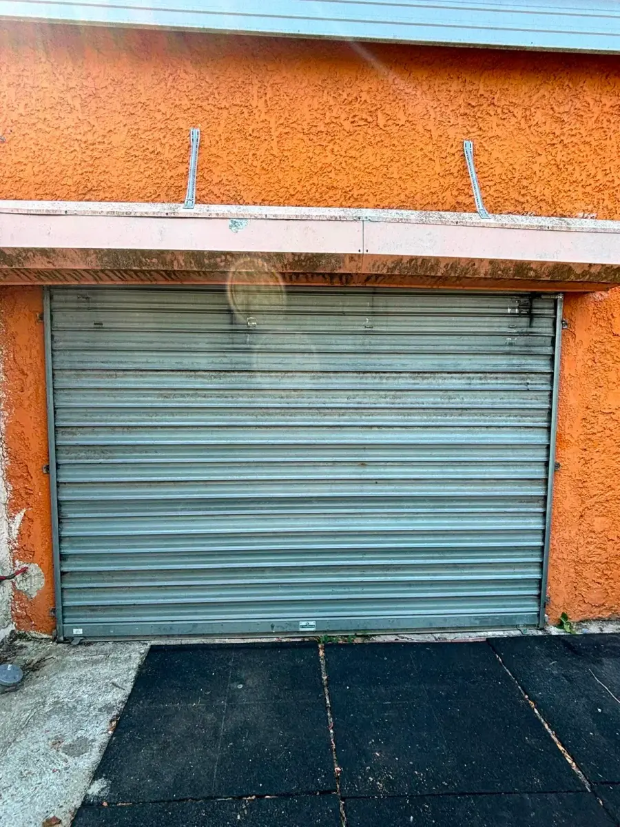 Installation et pose de rideau métallique à Marseille 6