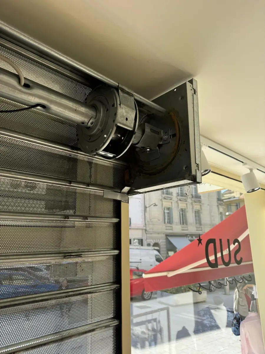 Motorisation de rideau métallique à Marseille 6
