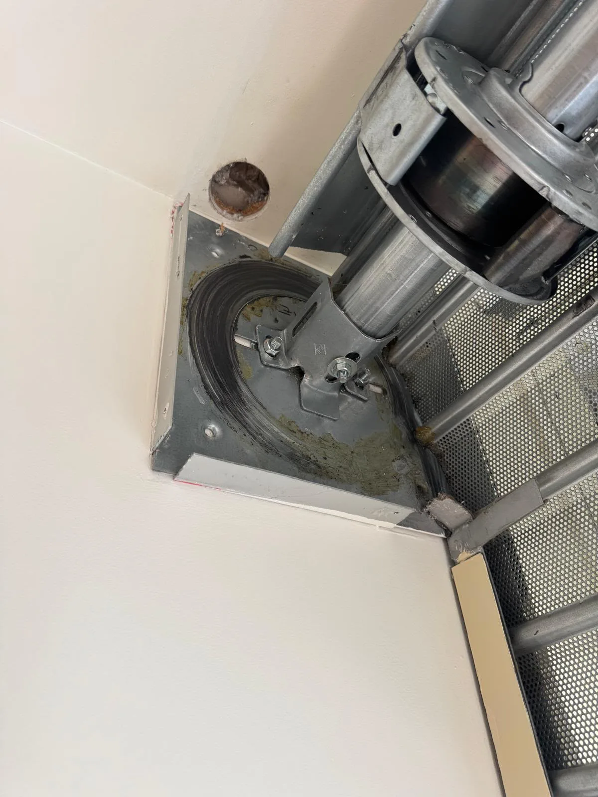 Motorisation de rideau métallique à Marseille 6