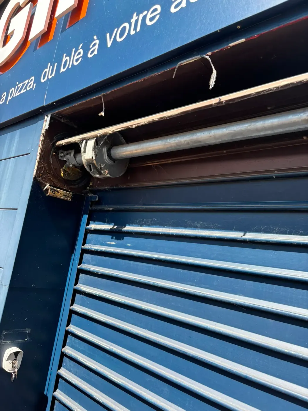 Réparation de rideau métallique à Marseille 6